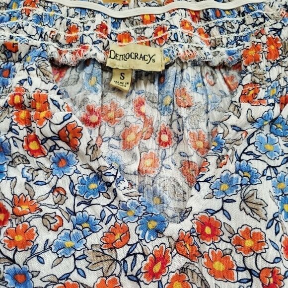 Democracy cold shoulder floral peasant blouse. - Picture 6 of 6
